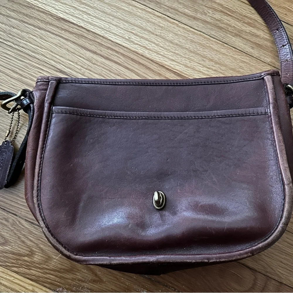 Vintage 1970s-80s Coach Crossbody in Oxblood-Raw Suede Lining - Picture 9 of 10